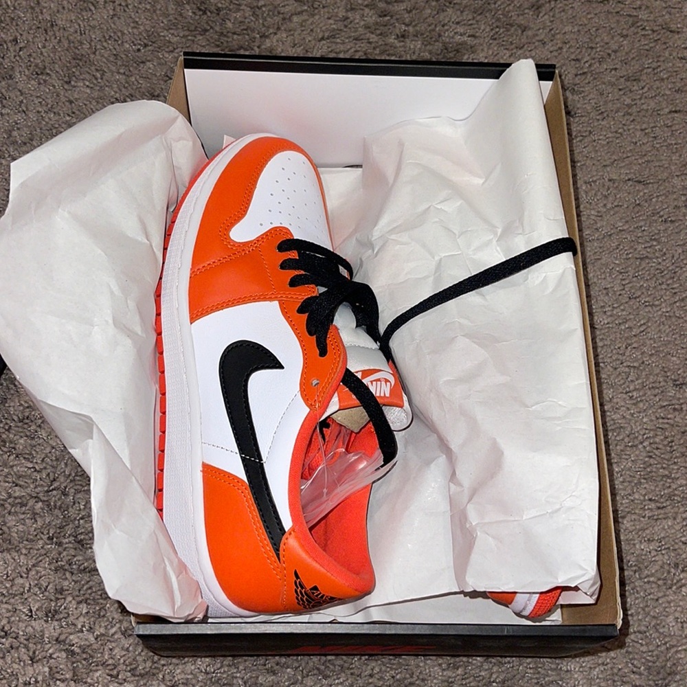 Women’s air jordan 1 low OG